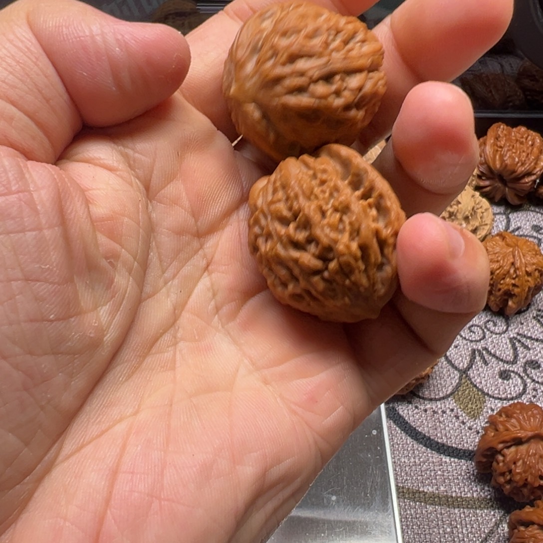 吊坠龙脊菩提铁锤妹妹，文玩核桃