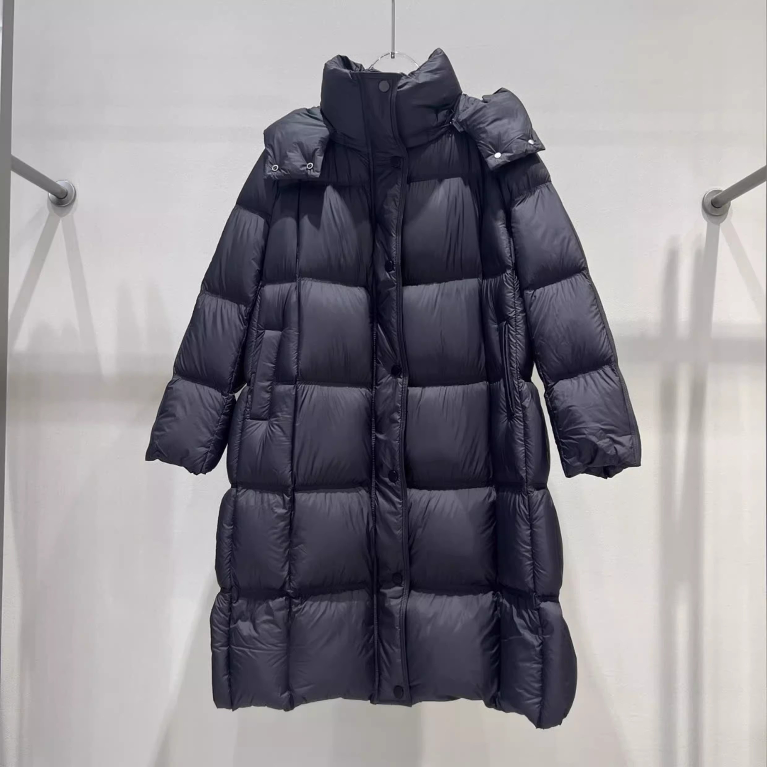 艾家商场同款轻奢2024冬新款加厚中长款鸭绒连帽羽绒服女0042