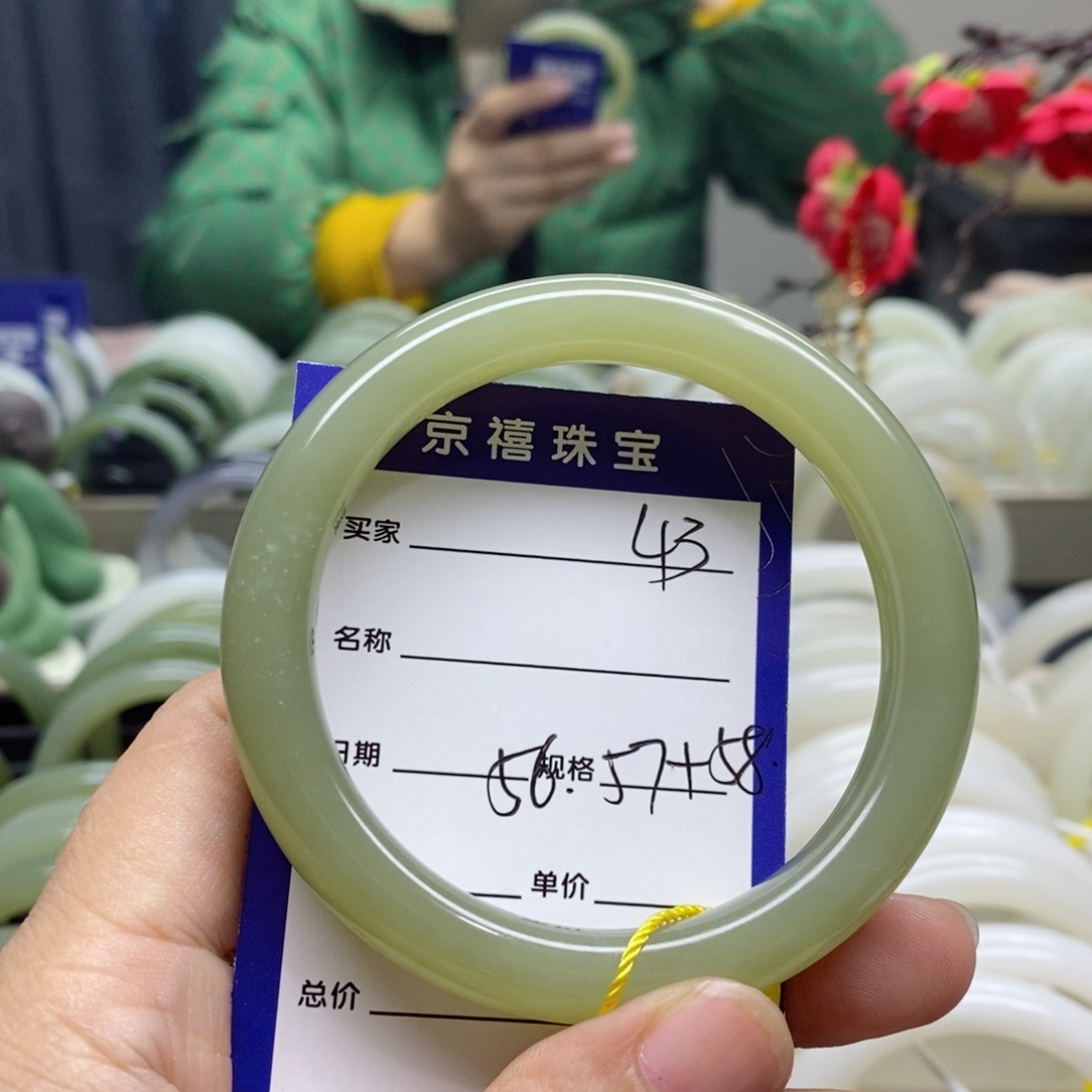 和田玉手镯未镶嵌