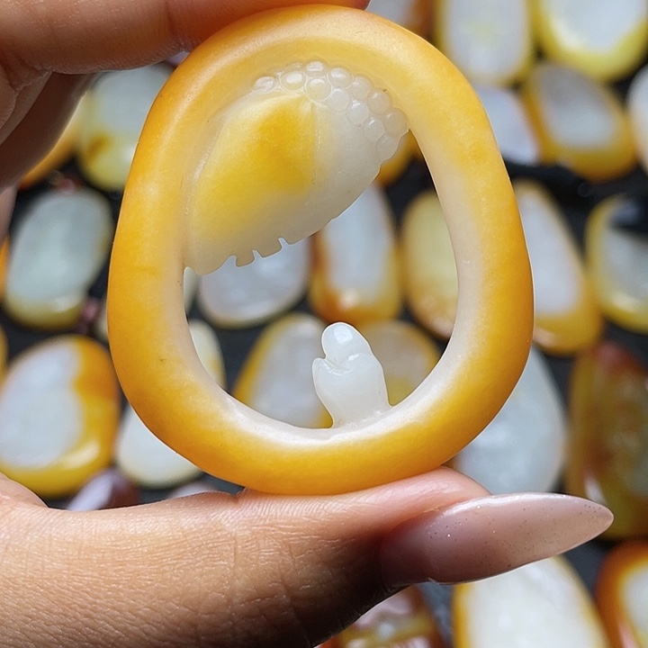 【闪购商品】颈饰未镶嵌和田玉三***游