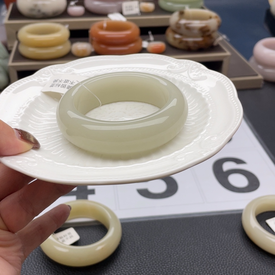 石英质玉未镶嵌手镯