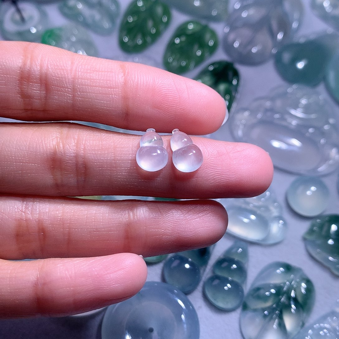 【闪购商品】翡翠颈饰未镶嵌一对