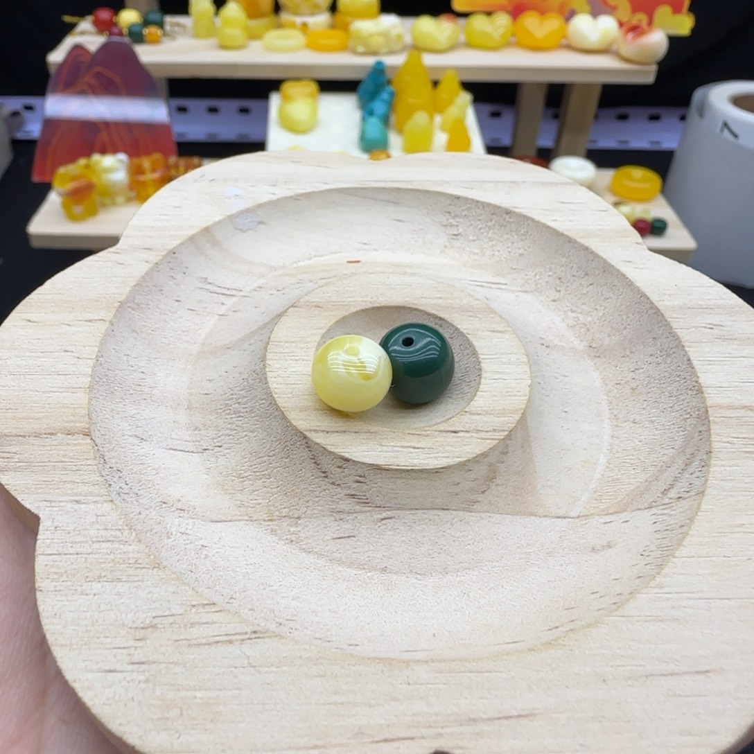 琥珀未镶嵌裸石配饰