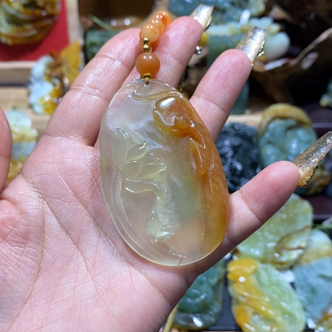 蛇纹石玉颈饰未镶嵌