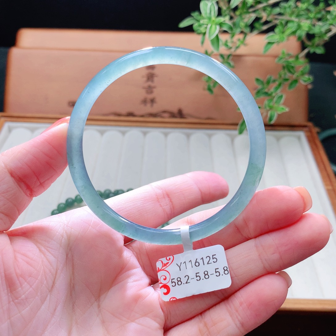 未镶嵌手镯（圆镯）翡翠