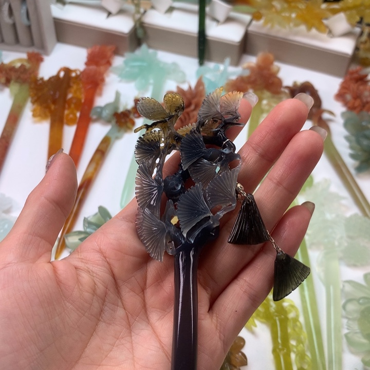 苏***袅未镶嵌蛇纹石玉发饰