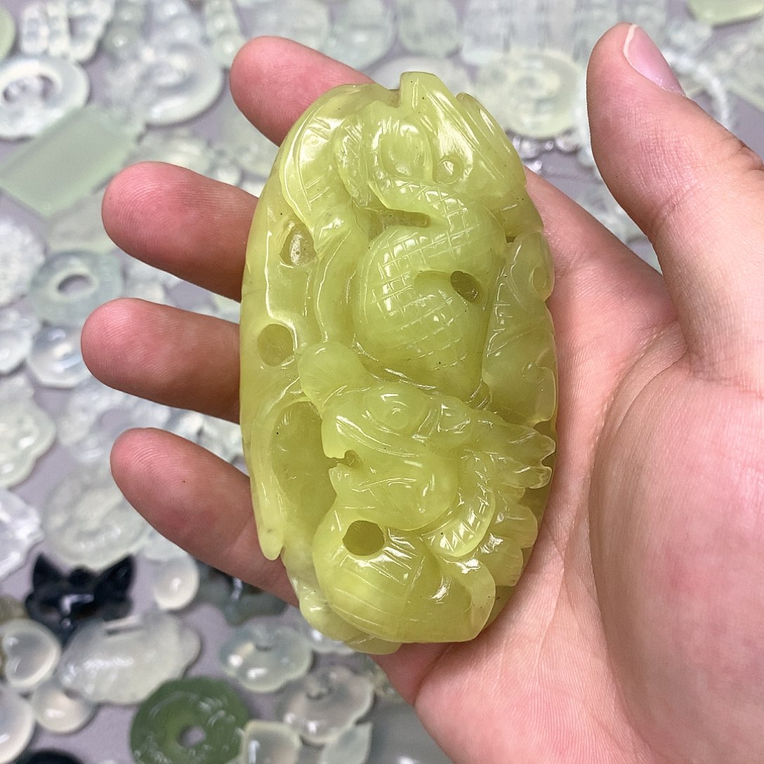 蛇纹石玉颈饰未镶嵌