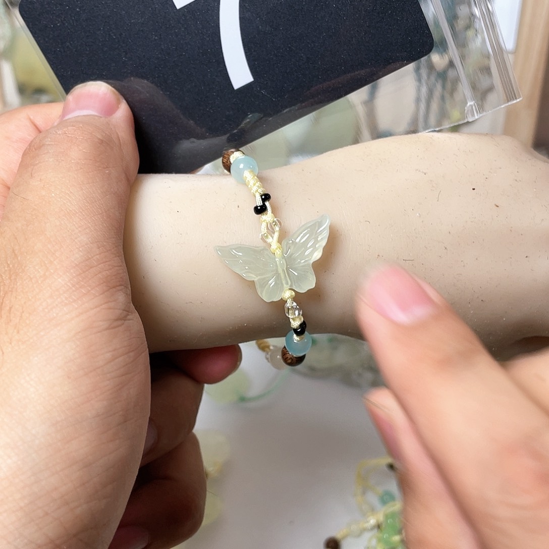 蛇纹石玉颈饰合金