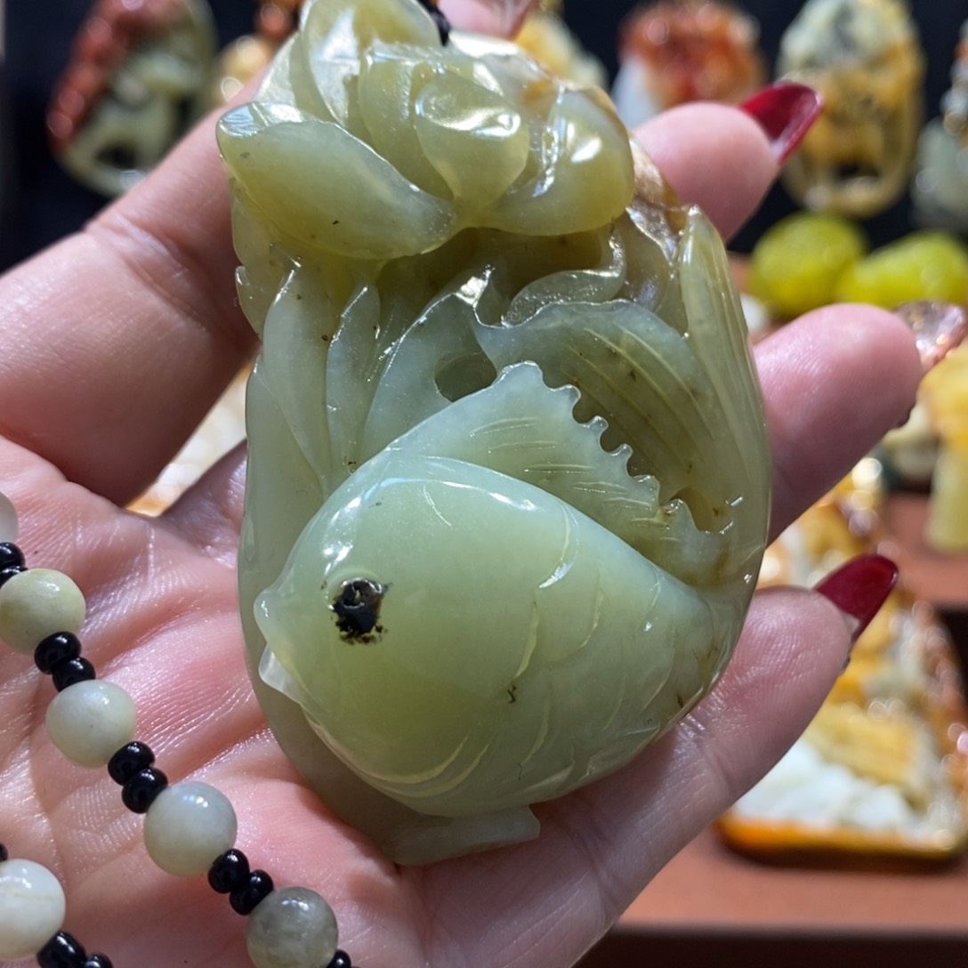 蛇纹石玉颈饰未镶嵌