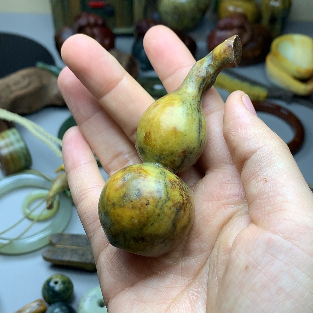 透闪石质玉手把未镶嵌