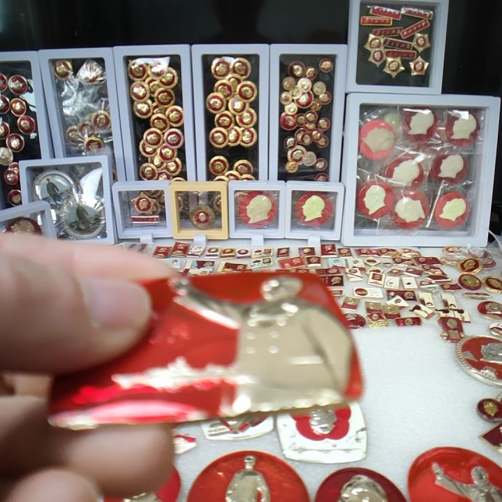 田***园爷爷金属像章纪念