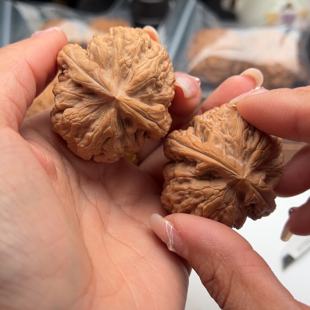 文玩核桃把件红锦鲤46