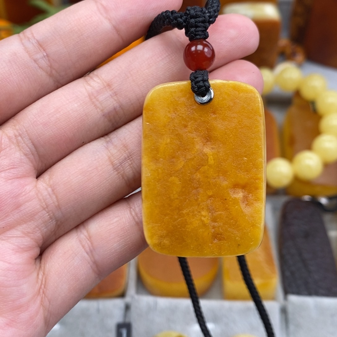 琥珀吊坠(赠链)未镶嵌