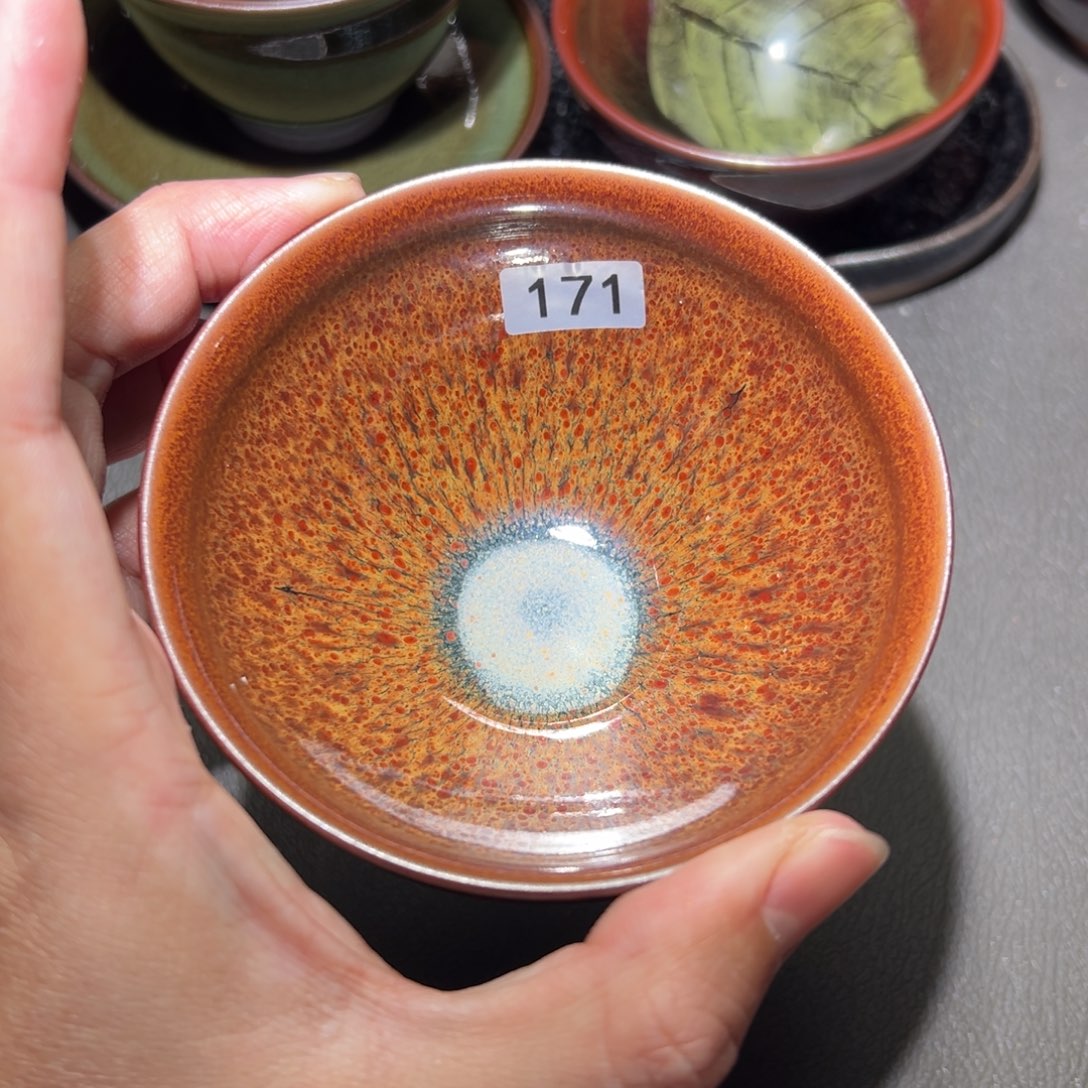 茶盏我想去买东西的路上我的眼泪不敢