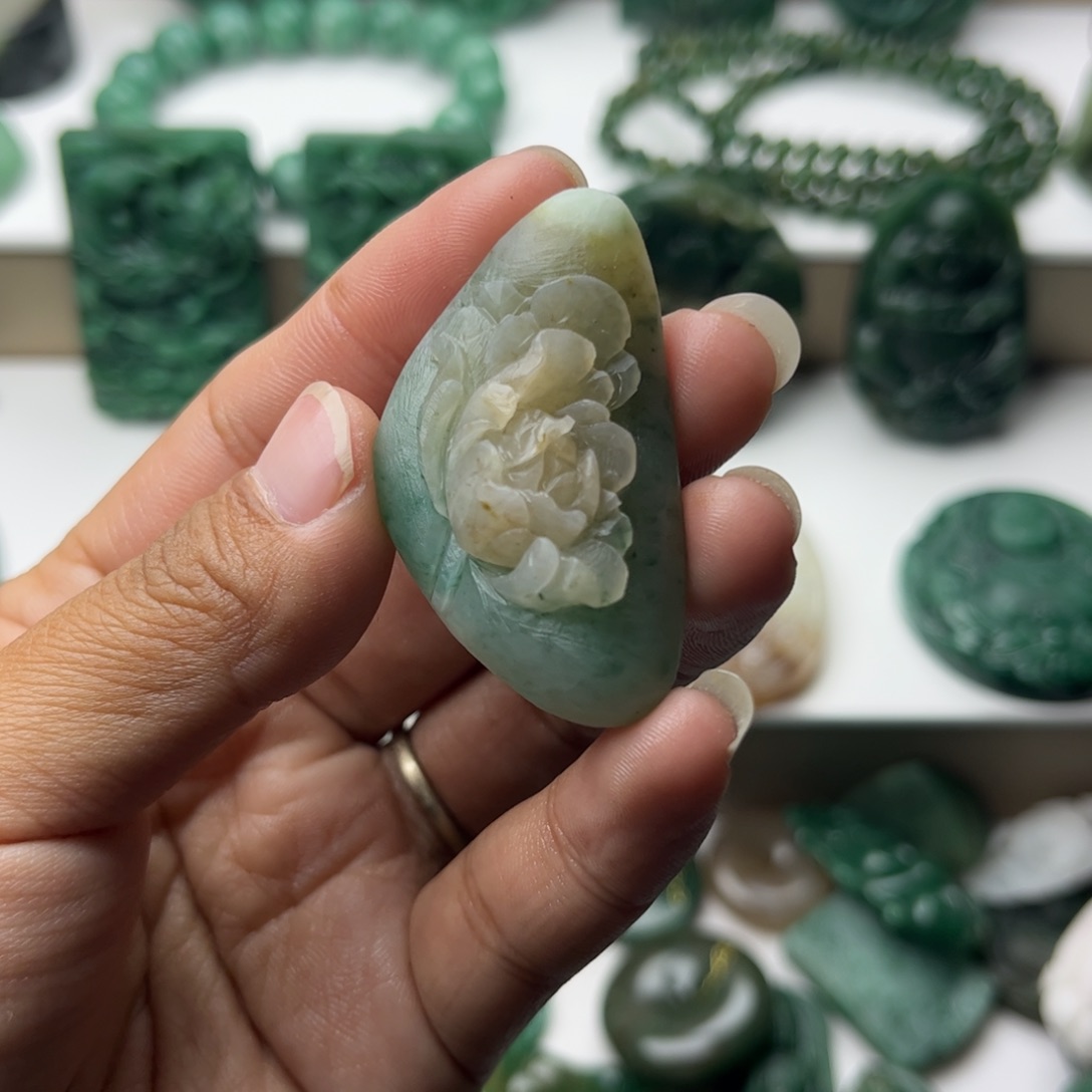 独山玉未镶嵌挂件定制