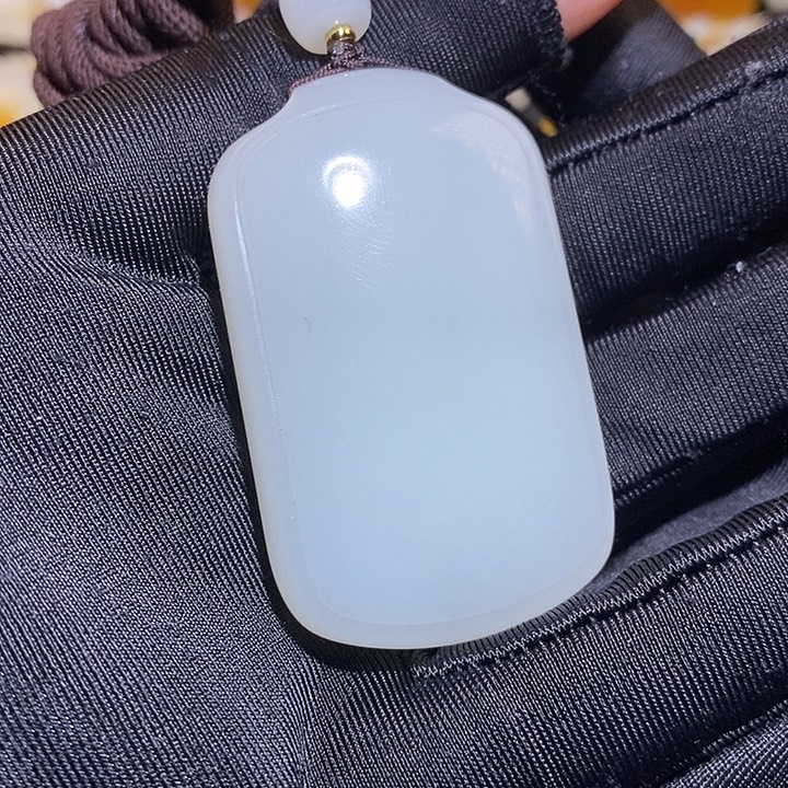 Y***…和田玉未镶嵌手链