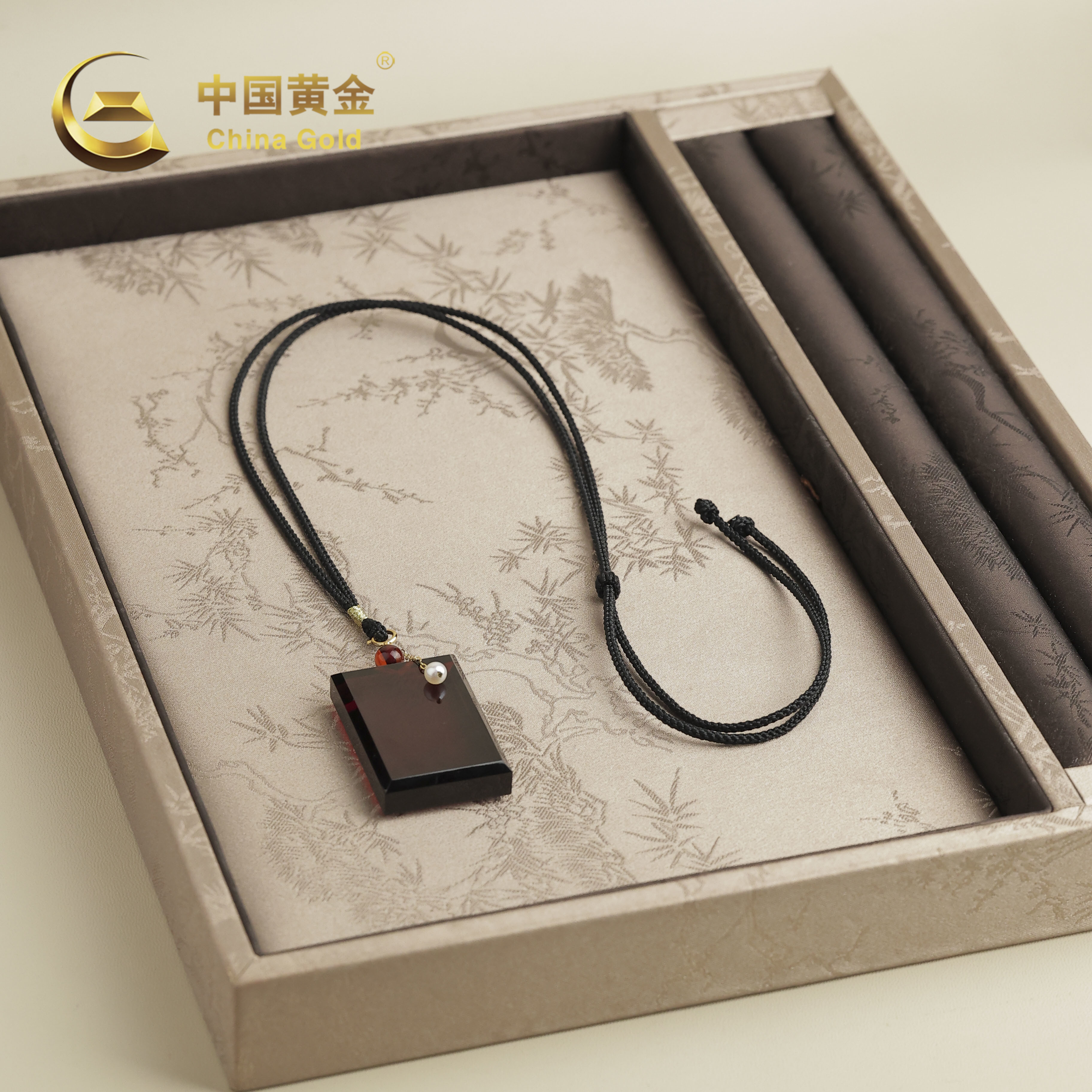  【中国黄金】吉予 | 琥珀*吊坠*18K金镶嵌-X2906-L-Y