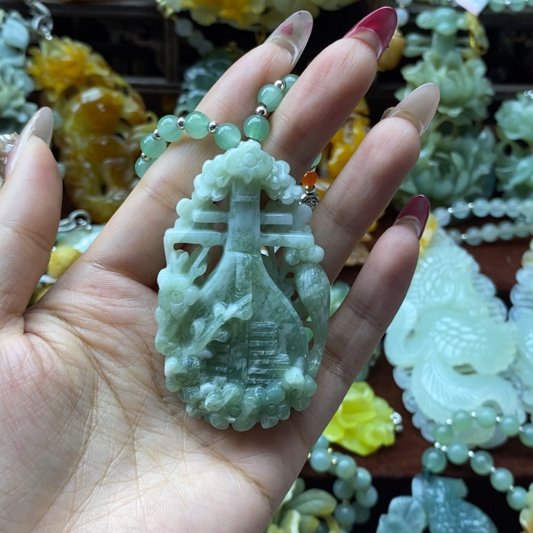 蛇纹石玉颈饰未镶嵌