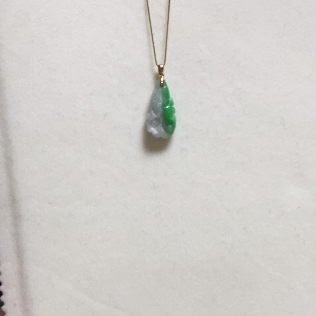 翡翠18K金镶嵌颈饰简单