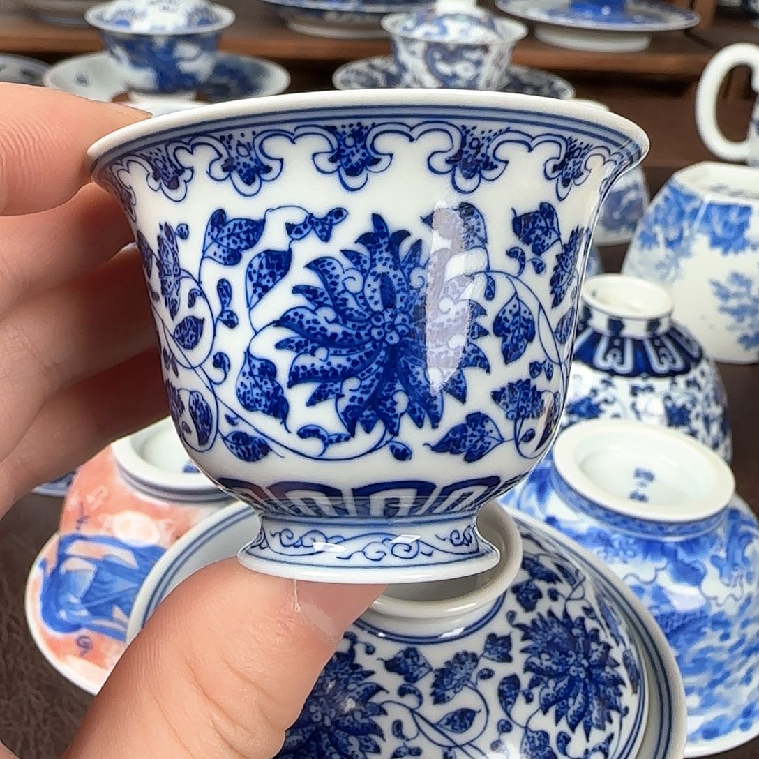 杯青花釉下铃铛杯