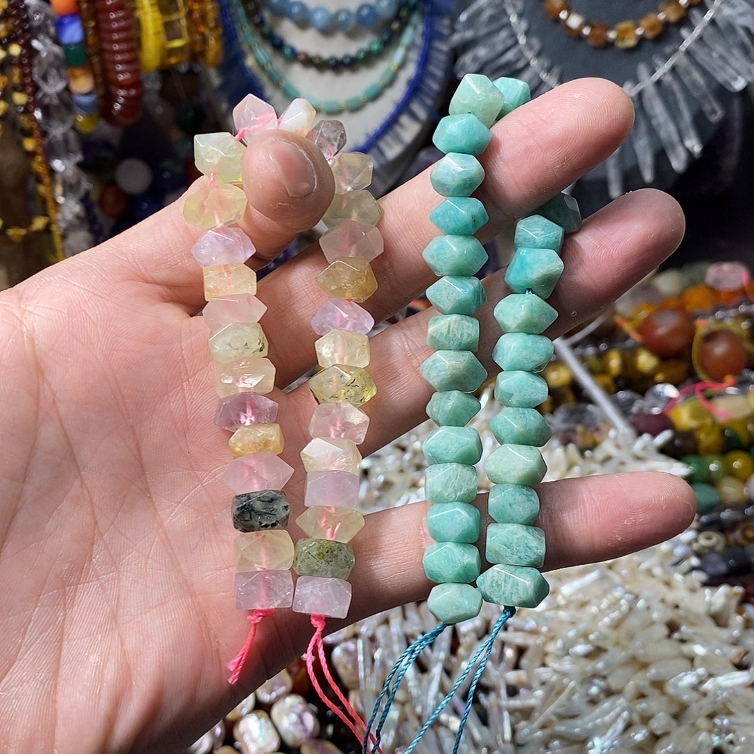 小***作石英质玉未镶嵌，自选2条，