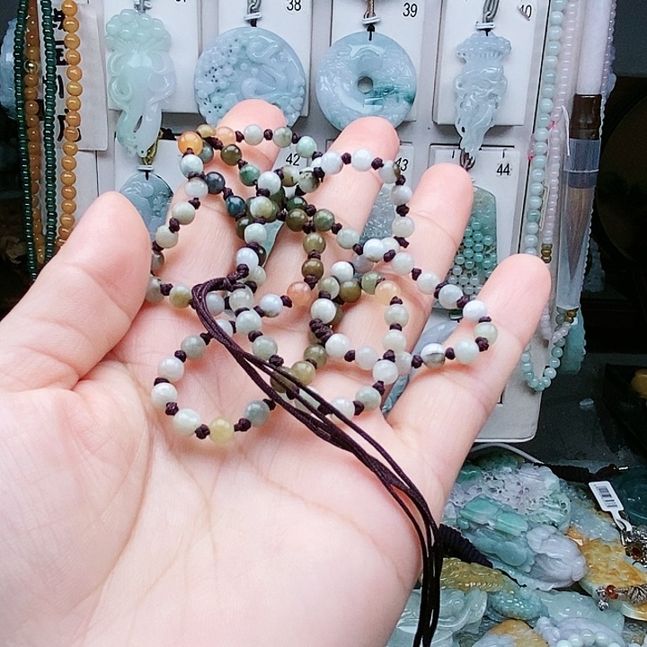 颈饰足铂镶嵌翡翠翡翠