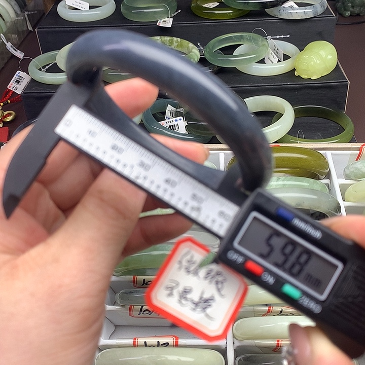 蛇纹石玉手镯未镶嵌1035