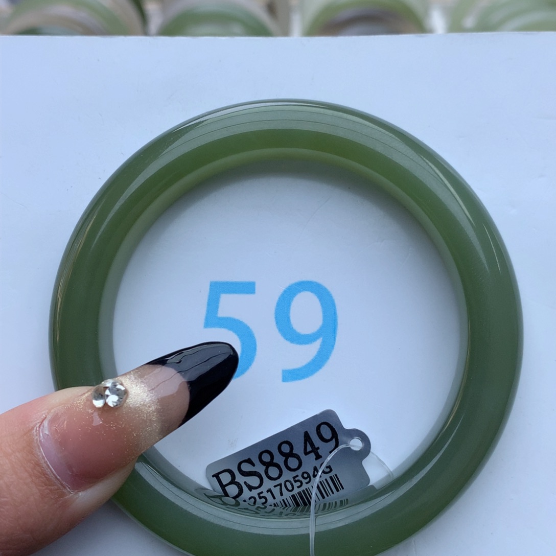 和田玉手镯未镶嵌巧*莉