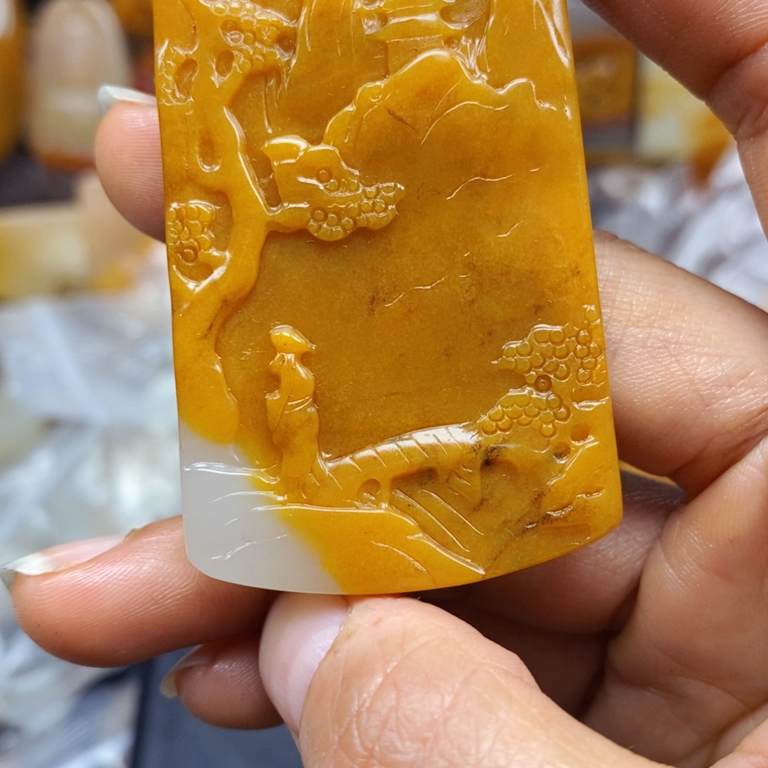 石英质玉（黄龙玉）颈饰未镶嵌