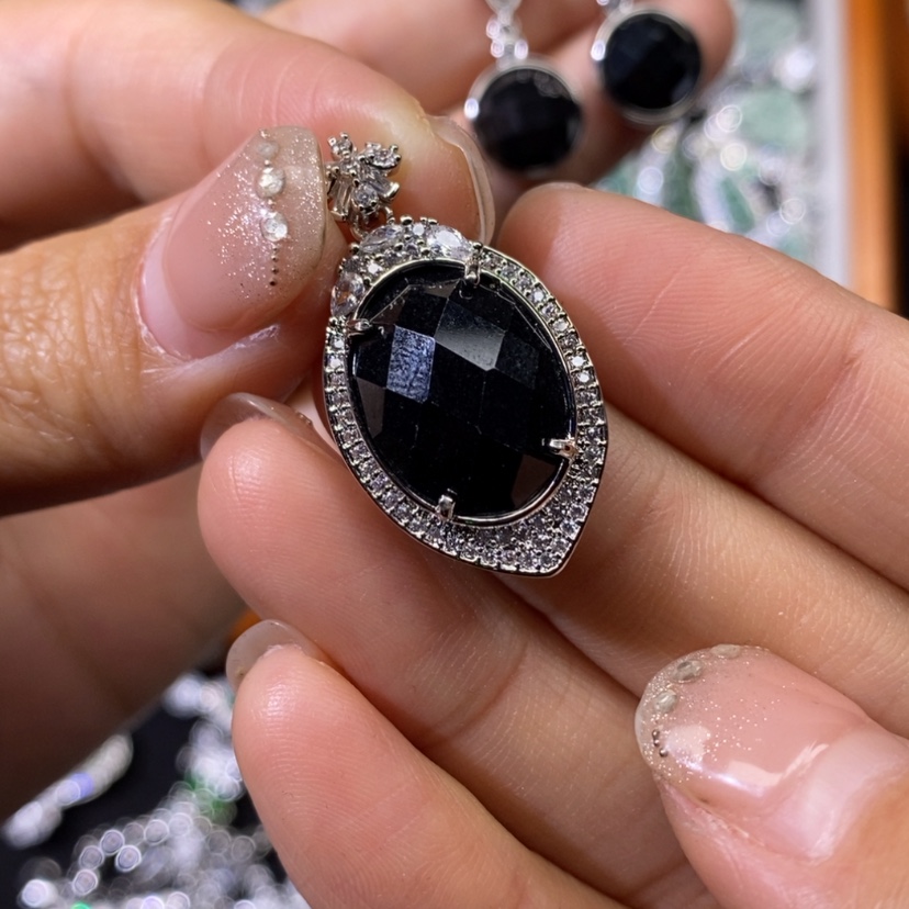 【闪购商品】翡翠颈饰未镶嵌天然