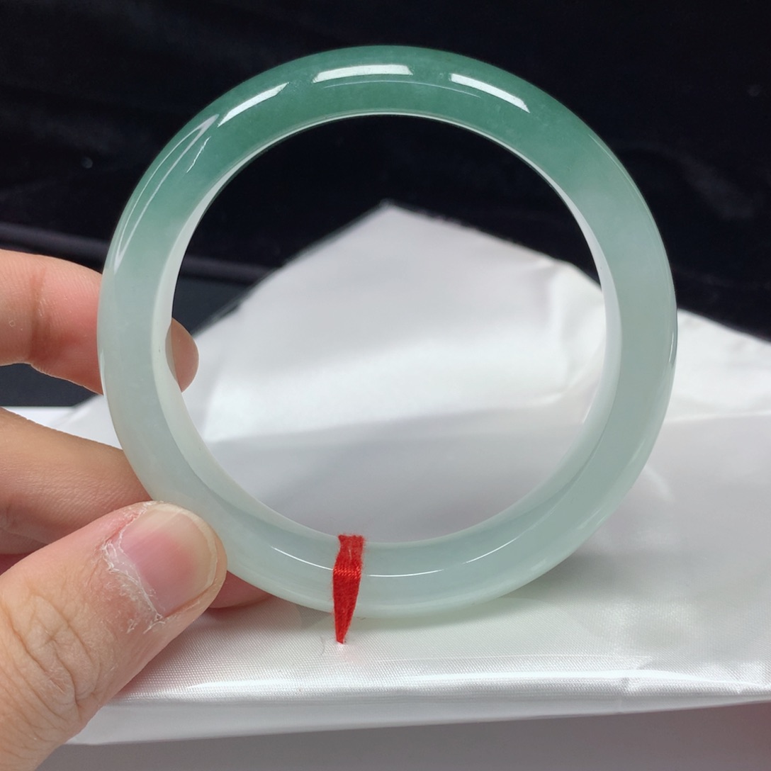 翡翠手镯（圆镯）未镶嵌57.5