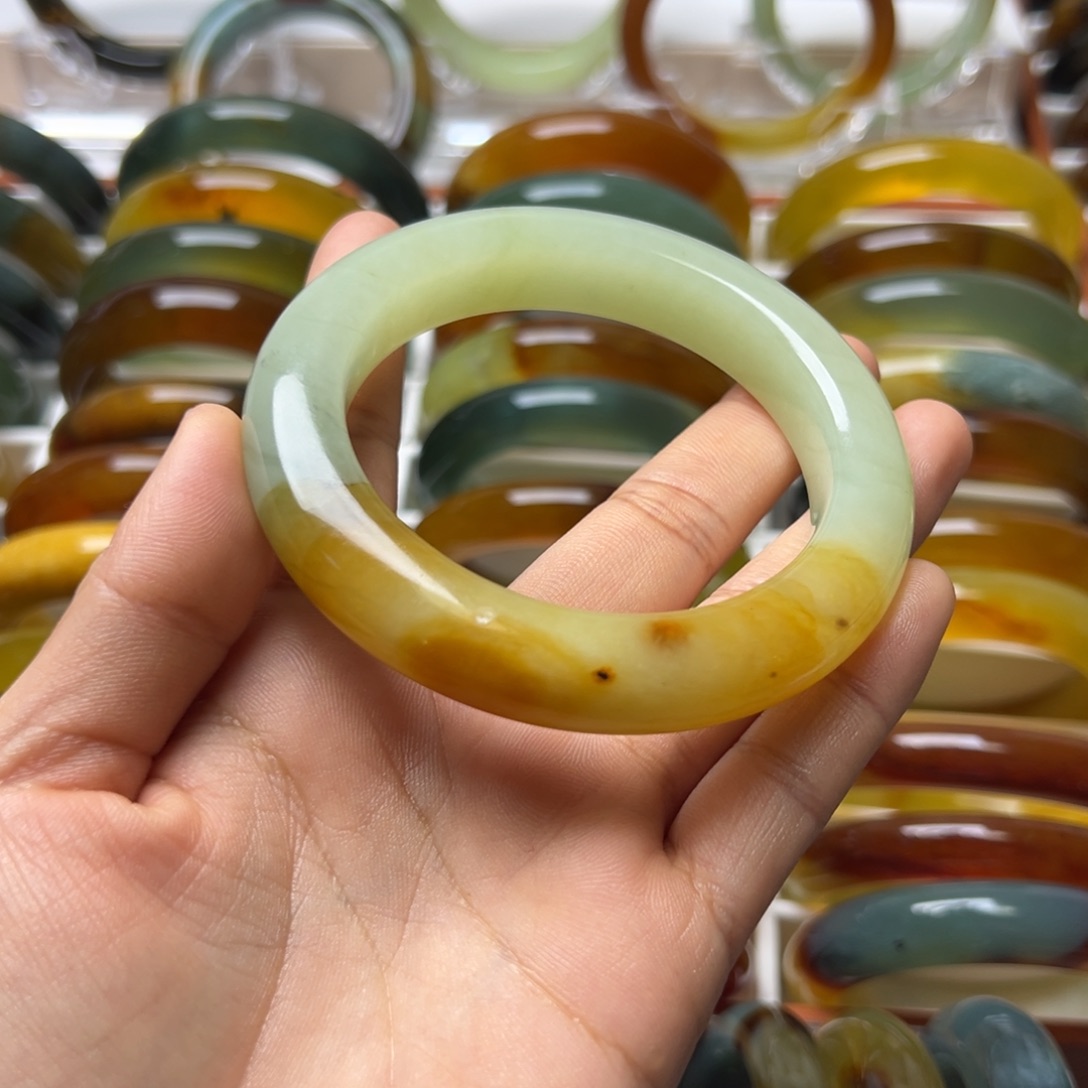 蛇纹石玉未镶嵌手镯