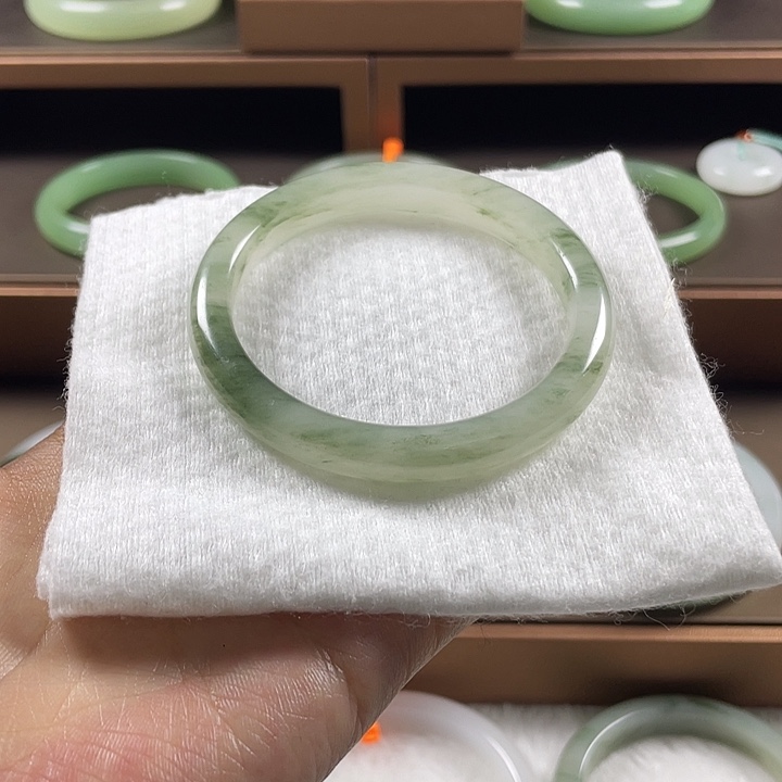 石英质玉手镯未镶嵌天山翠57