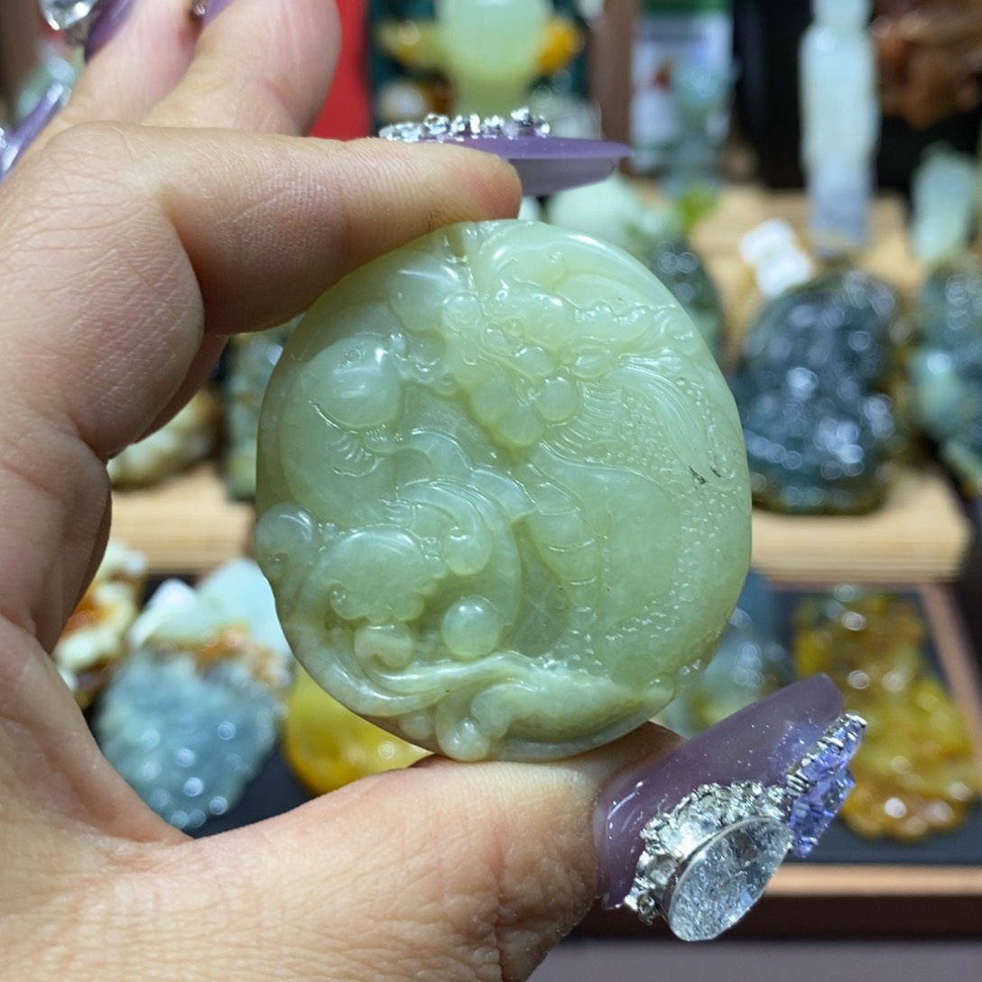 蛇纹石玉颈饰未镶嵌