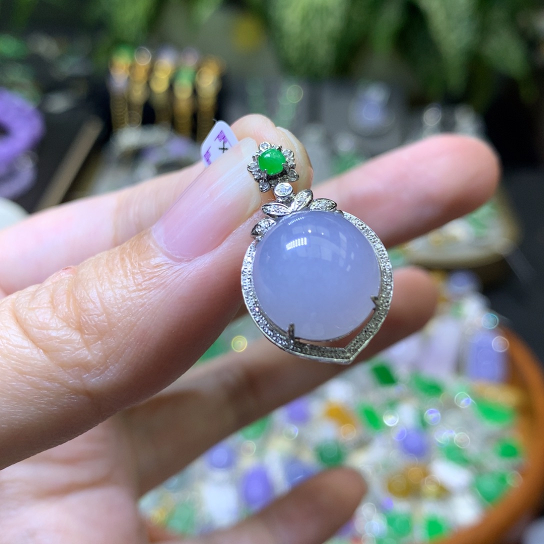 颈饰18K金镶嵌翡翠