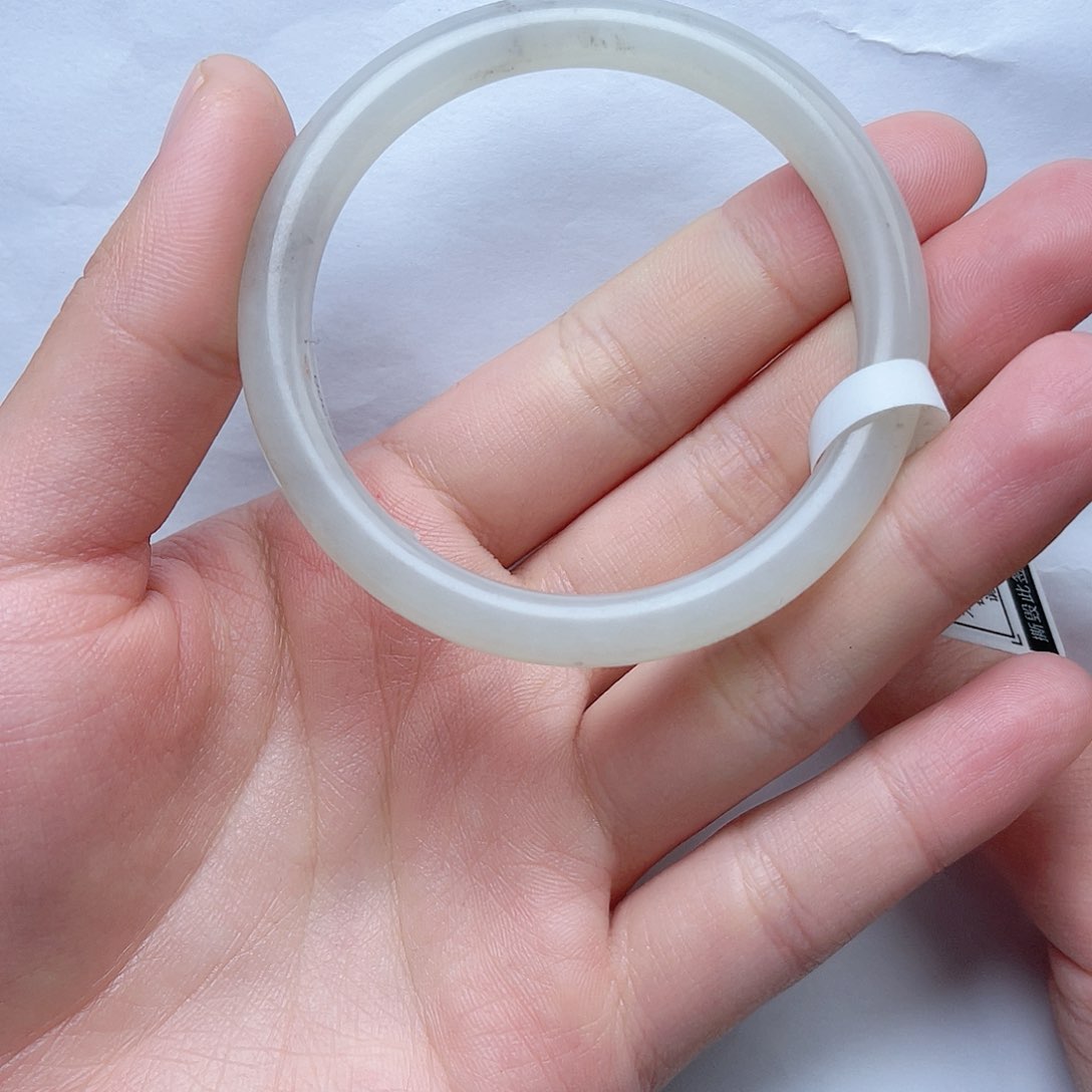 和田玉手镯52 53圈口。k k未镶嵌