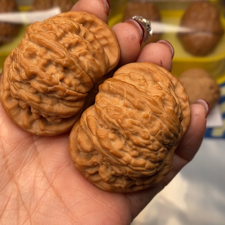 一***团吊坠桃核白狮子核桃