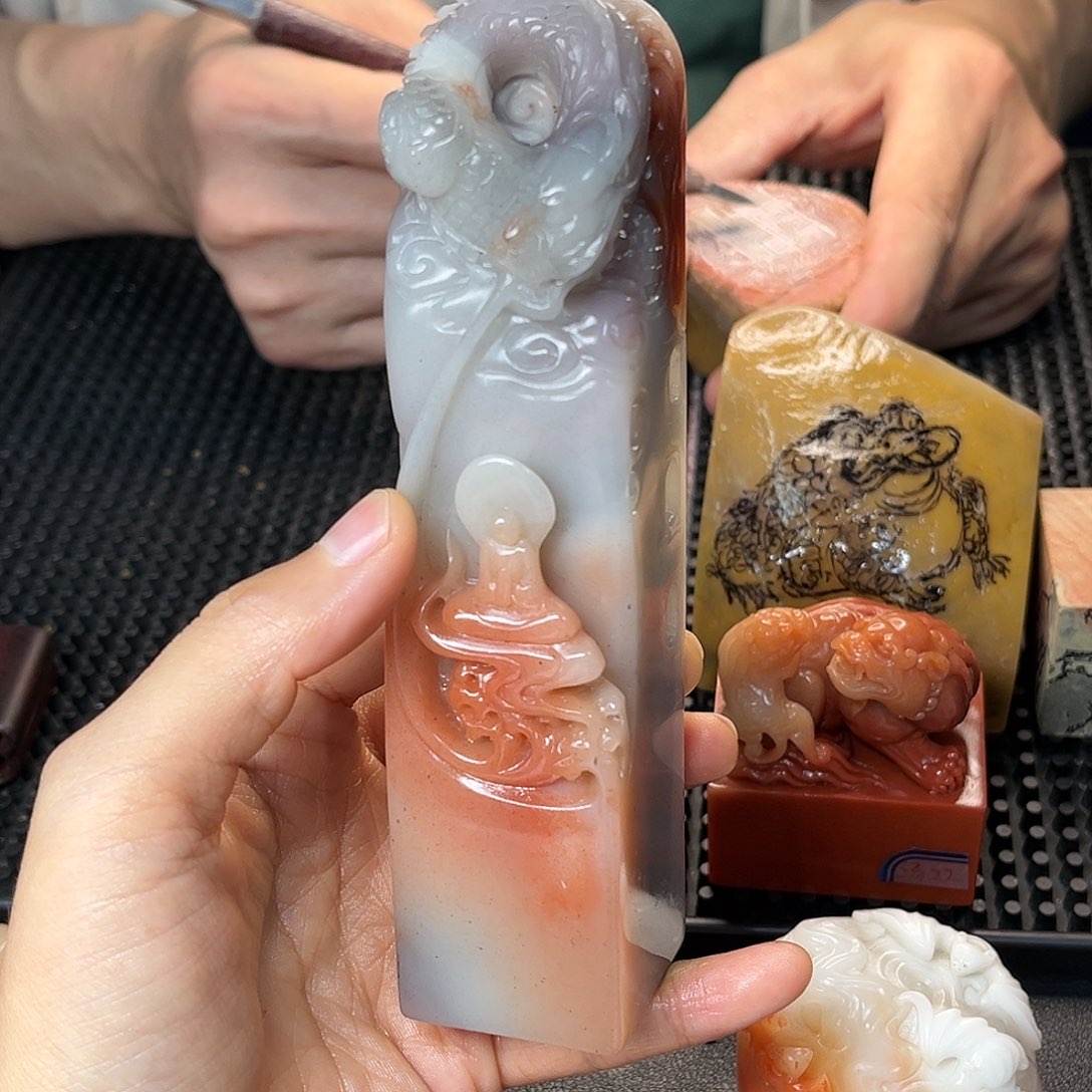寿山石印石这种现象很明显了很多