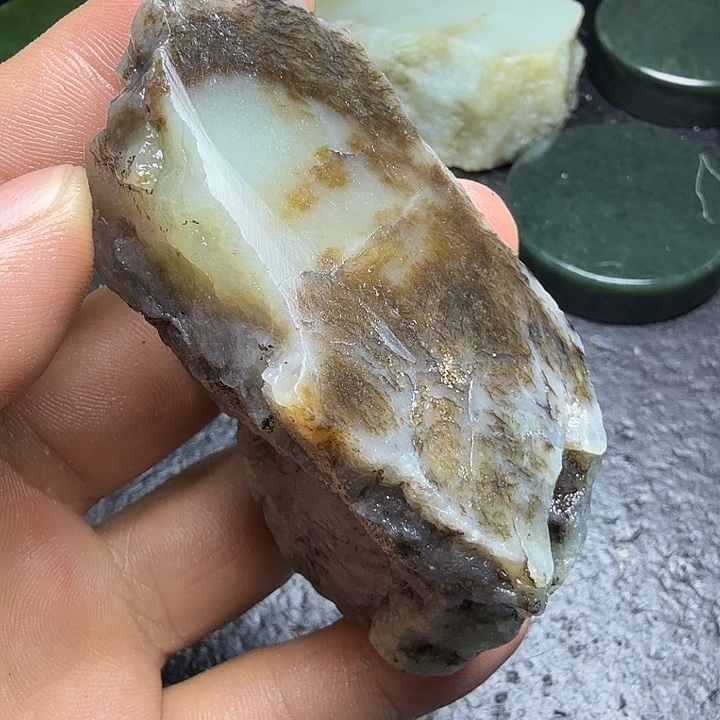 和田玉（糖玉）未镶嵌珠宝奇石