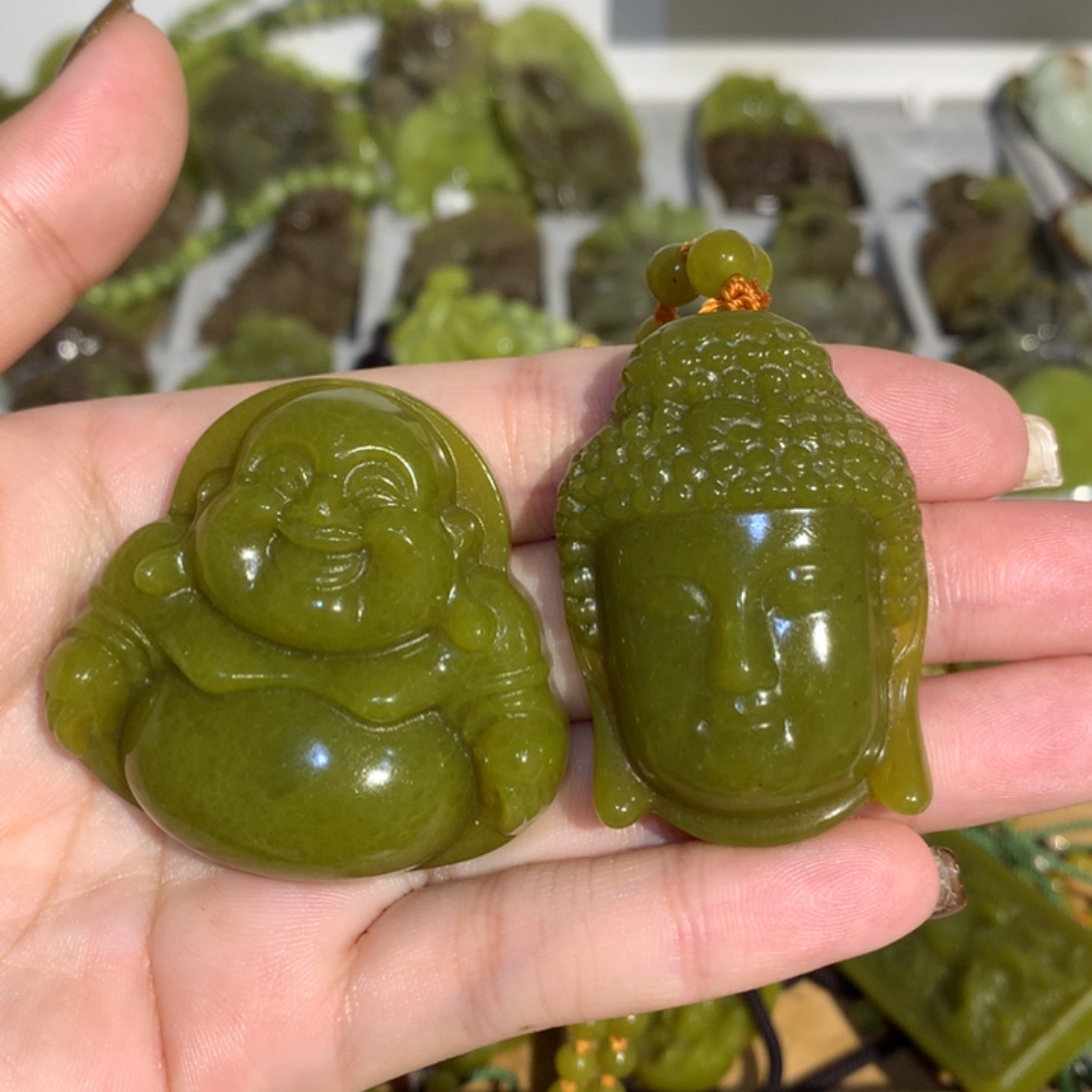 好***情蛇纹石玉未镶嵌颈饰