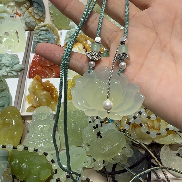 蛇纹石玉吊坠未镶嵌