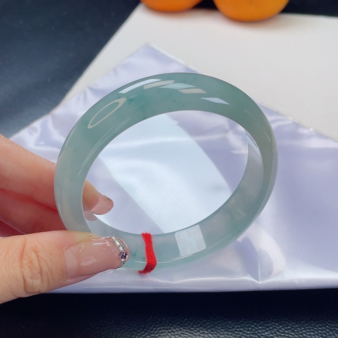 翡翠手镯未镶嵌翡翠