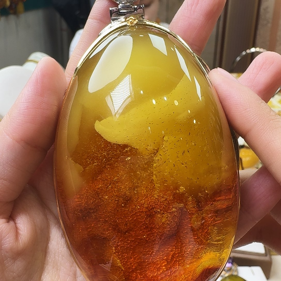 琥珀未镶嵌颈饰吊坠