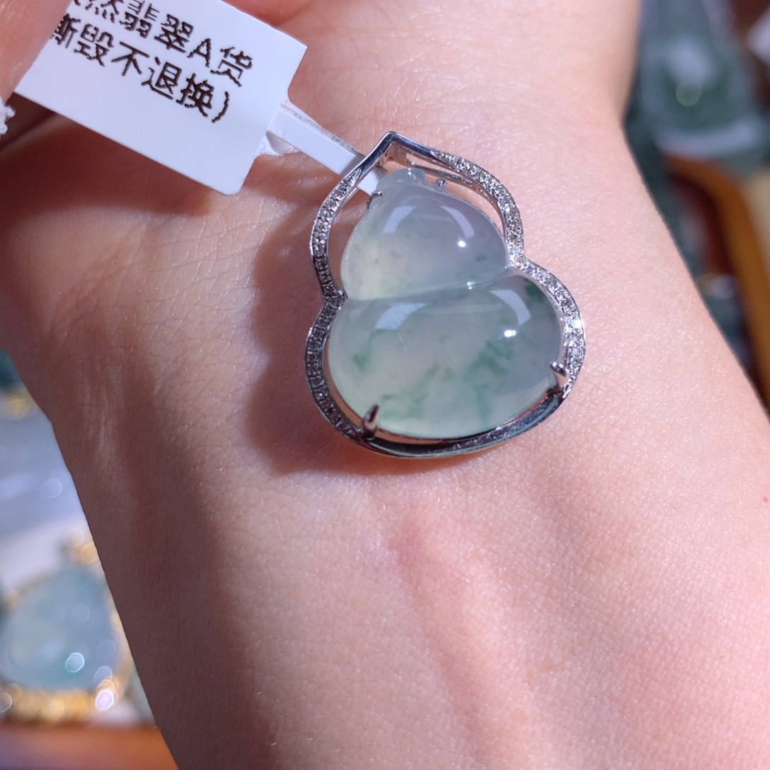 翡翠颈饰18K金镶嵌葫芦