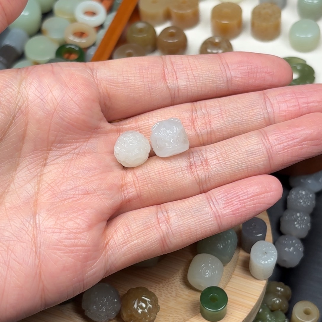 1***8和田玉未镶嵌颈饰