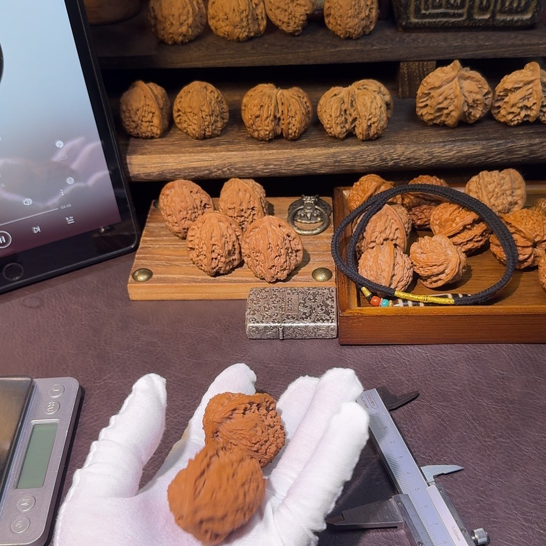 举***播吊坠文玩核桃南疆40，黄点