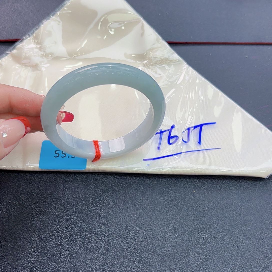 翡翠手镯未镶嵌手镯