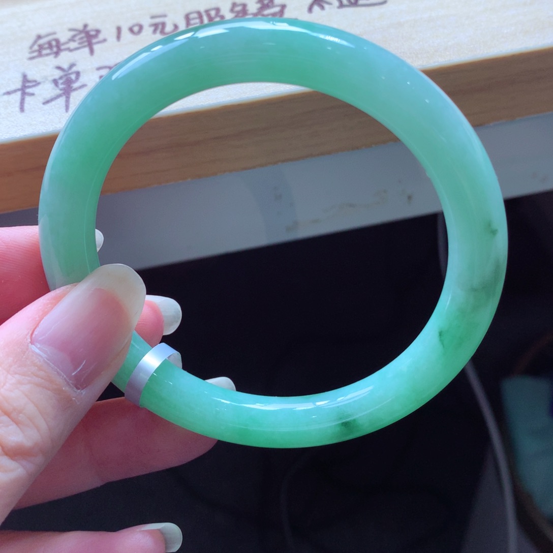 翡翠颈饰未镶嵌手镯57