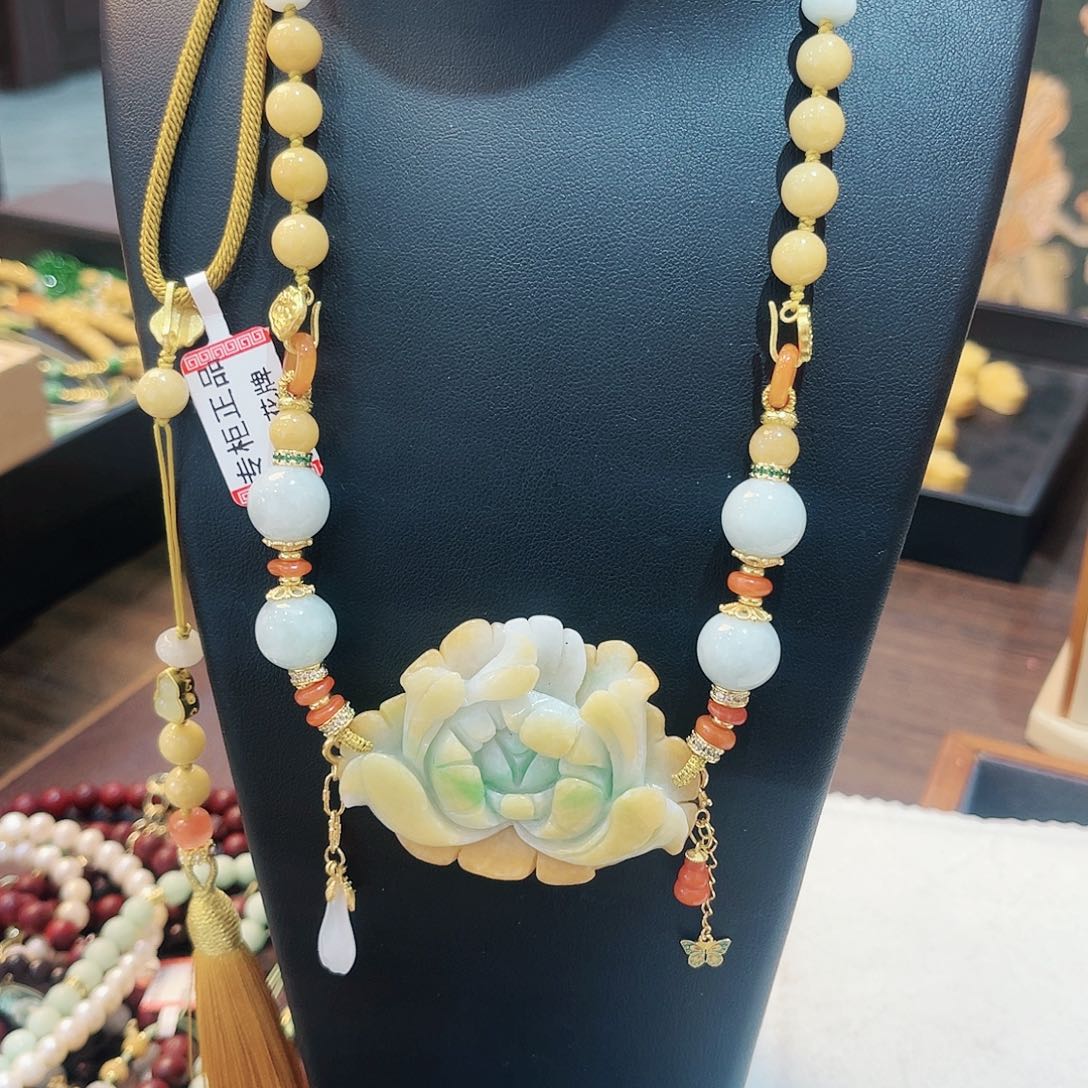 翡翠颈饰未镶嵌吊坠