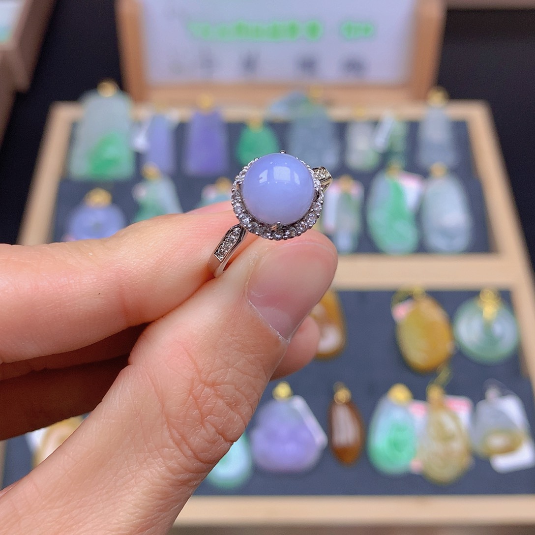 翡翠颈饰未镶嵌翡翠